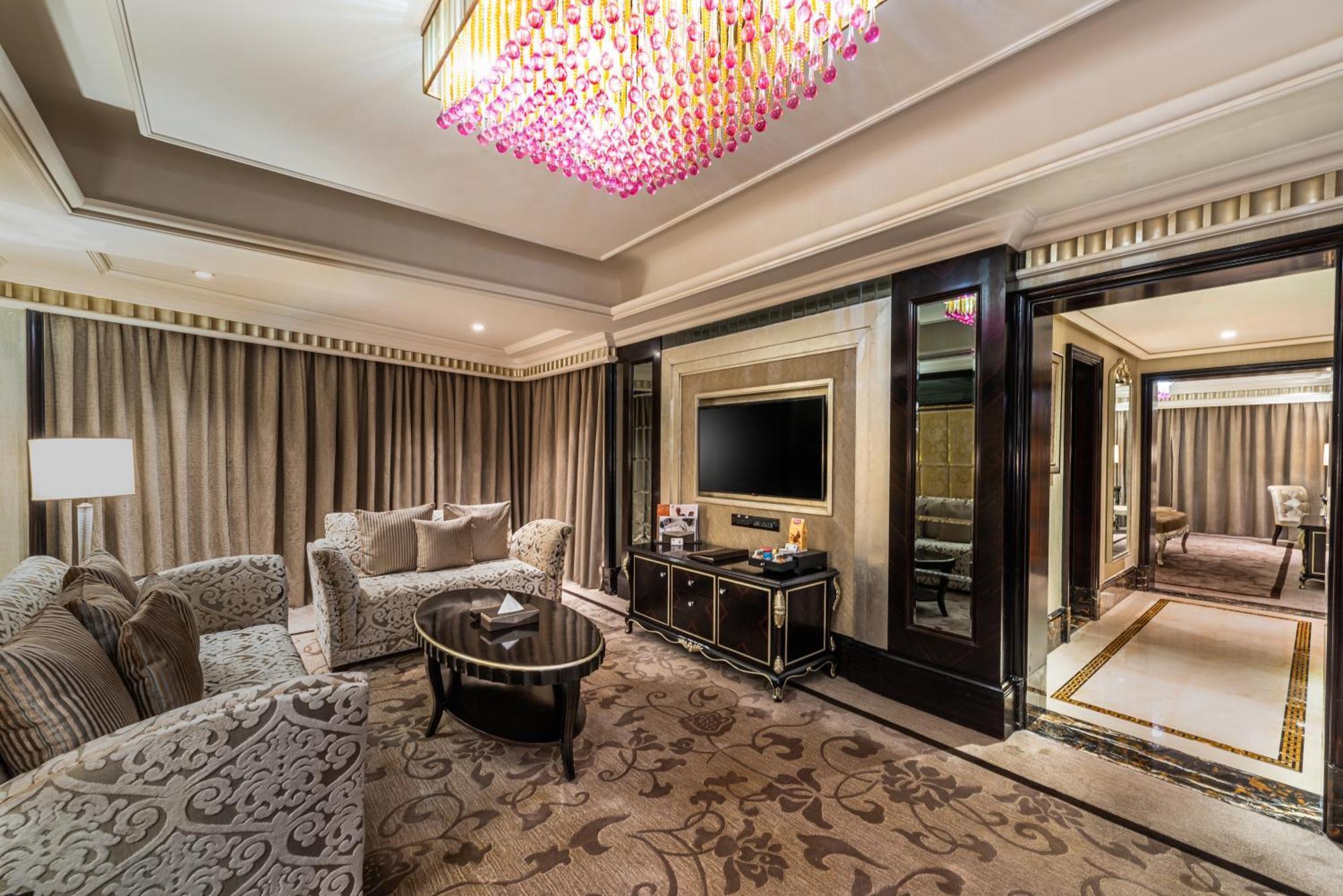 Narcissus Riyadh Hotel & Spa Экстерьер фото The living room of a suite at The St. Regis Mumbai