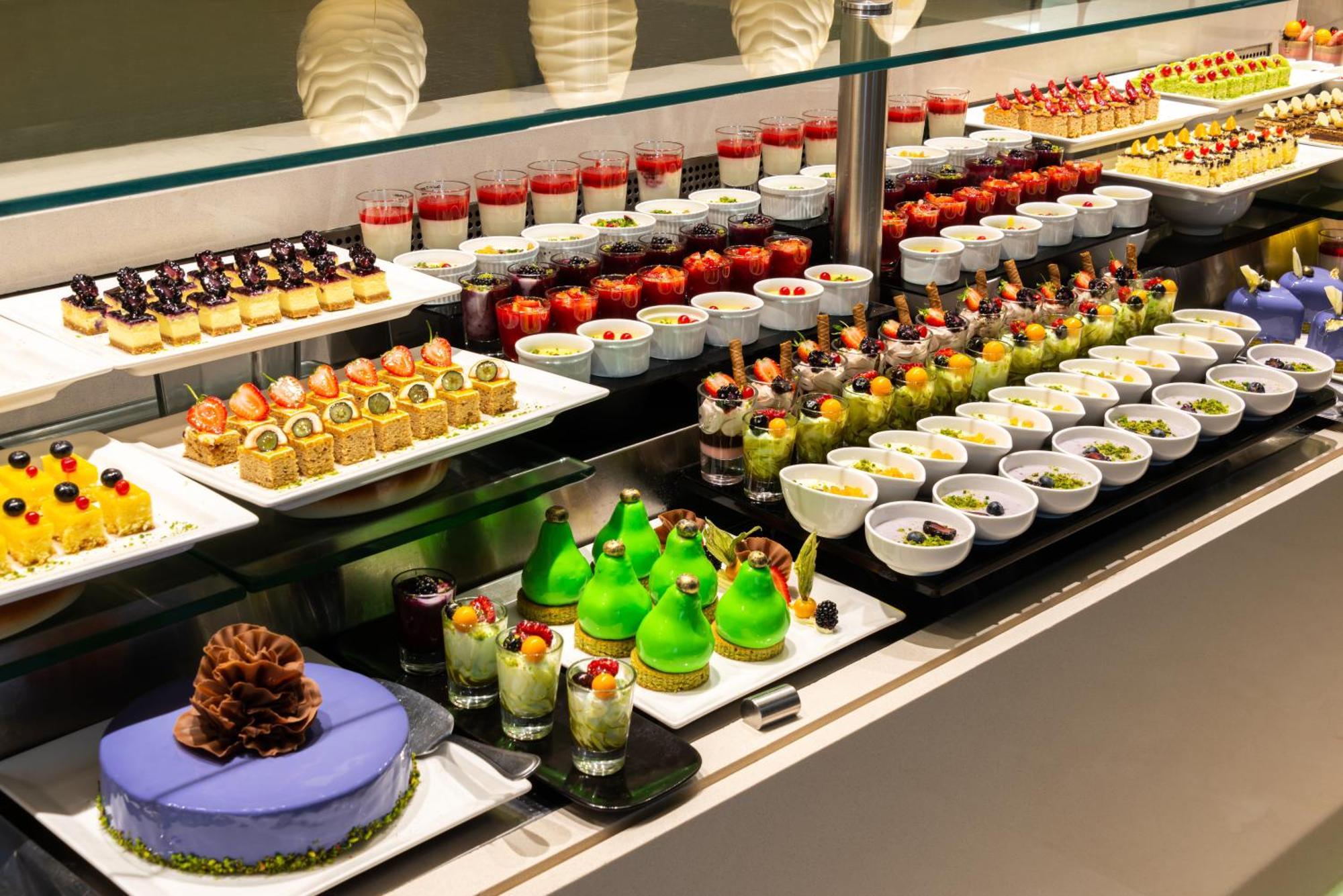 Narcissus Riyadh Hotel & Spa Экстерьер фото A dessert buffet
