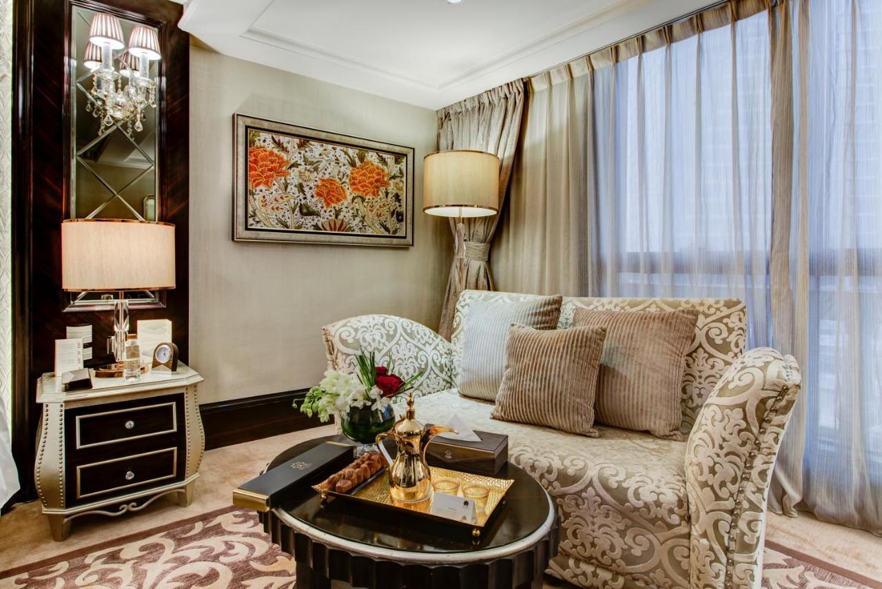 Narcissus Riyadh Hotel & Spa Экстерьер фото A living room in a suite at the Ritz-Carlton, DIFC